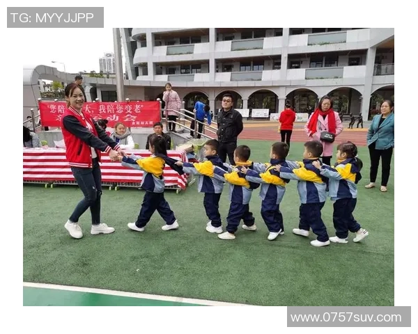 足球明星与可爱娃娃的温馨时刻卡通画展现亲子乐趣与运动激情 足球明星与可爱娃娃的温馨时刻卡通画展现亲子乐趣与运动激情