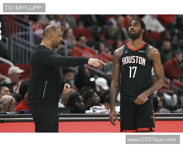 火箭队与湖人队的麦基对决引发的精彩瞬间与战术分析 火箭队与湖人队的麦基对决引发的精彩瞬间与战术分析